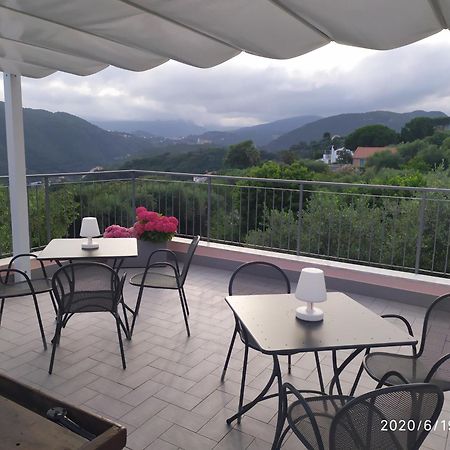 La Vie Est Belle Bed and Breakfast Finale Ligure Exteriör bild
