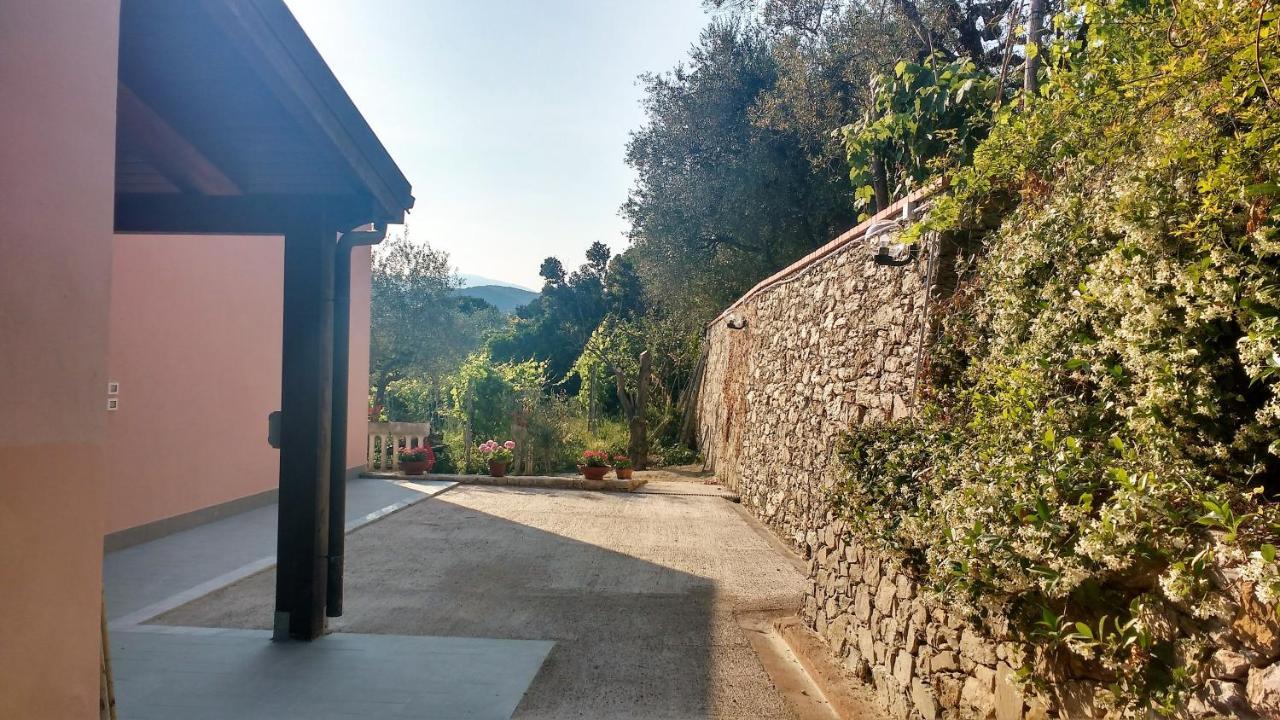 La Vie Est Belle Bed and Breakfast Finale Ligure Exteriör bild