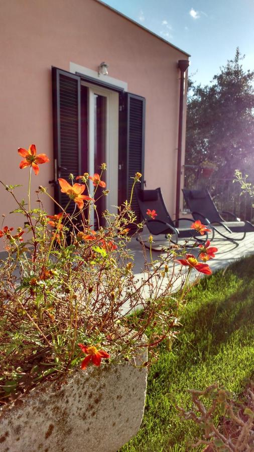 La Vie Est Belle Bed and Breakfast Finale Ligure Exteriör bild