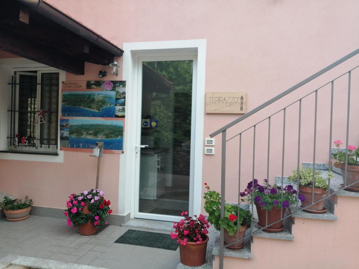 La Vie Est Belle Bed and Breakfast Finale Ligure Exteriör bild